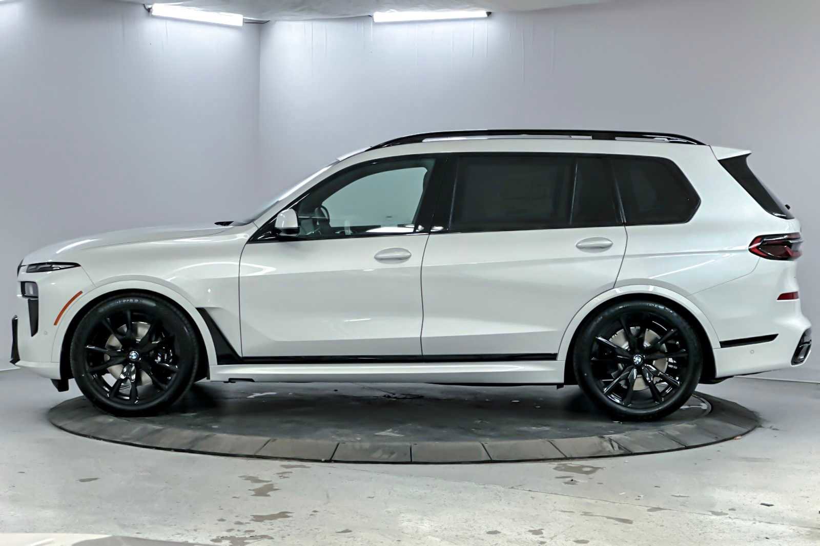 Used 2026 BMW X7 xDrive40i w/ M Sport Package image 5