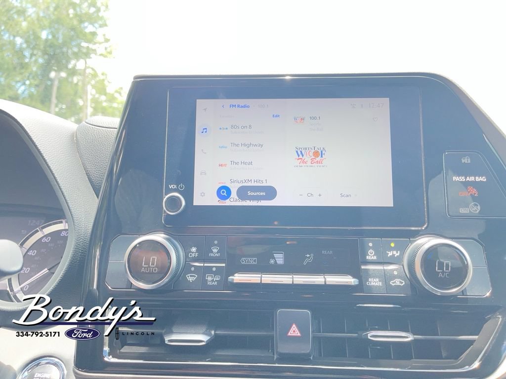 Used 2023 Toyota Highlander LE FWD image 5