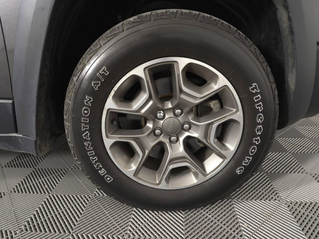 Used 2022 Jeep Cherokee Trailhawk w/ Premium Leather Package image 32