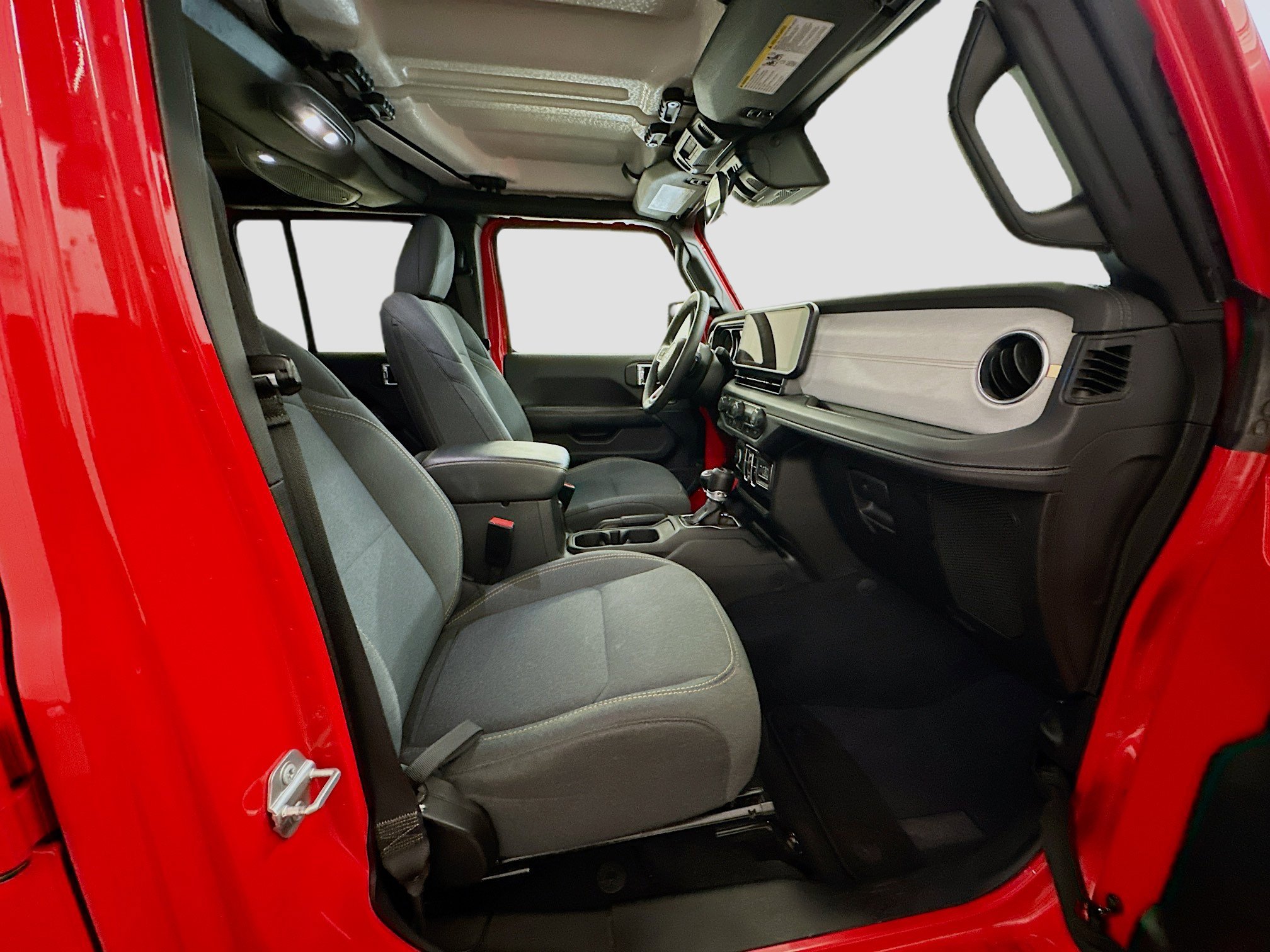 Used 2025 Jeep Wrangler Sahara image 31