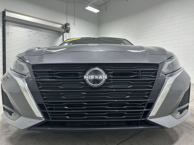 Used 2024 Nissan Altima 2.5 SV FWD image 10