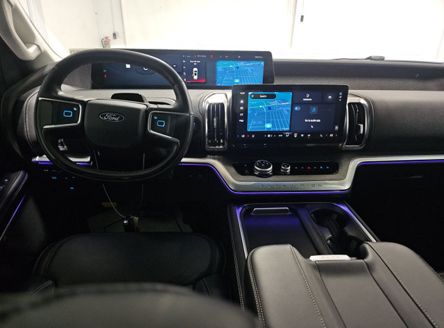 Used 2025 Ford Expedition Platinum AWD/4WD image 11