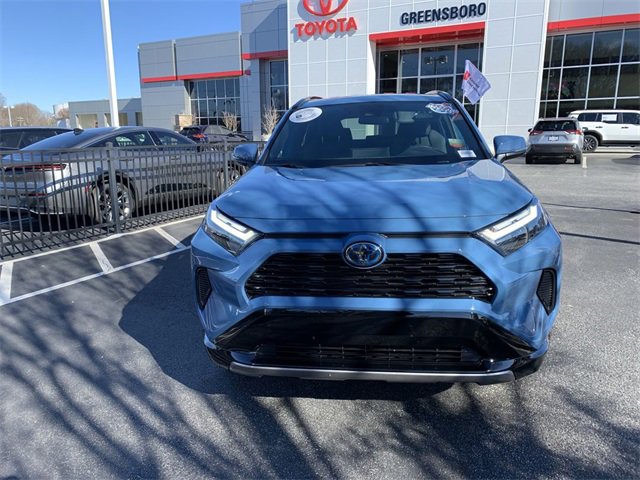 Used 2023 Toyota RAV4 SE image 3