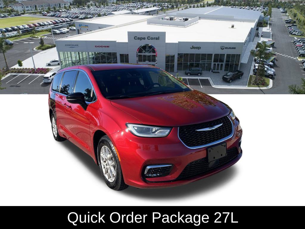 Certified 2025 Chrysler Pacifica Select FWD image 3