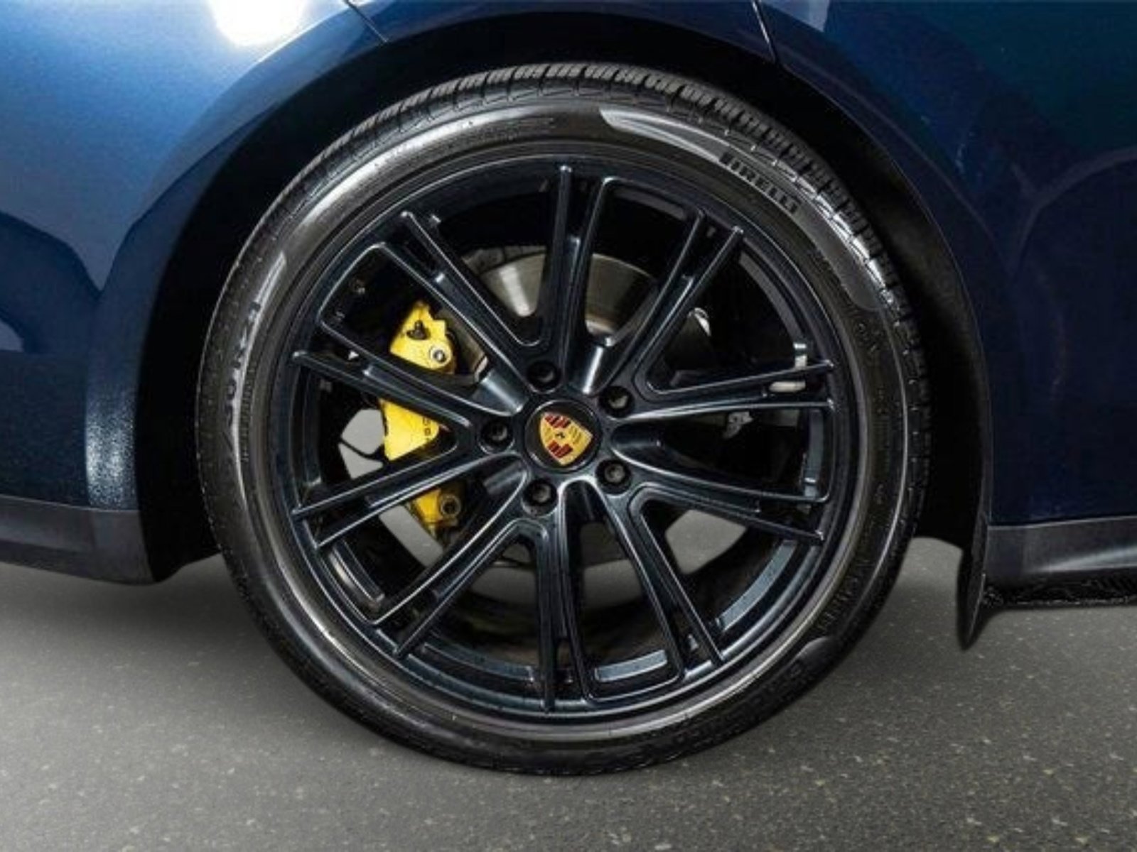 Used 2023 Porsche Panamera 4 Platinum Edition w/ Assistance Package image 9