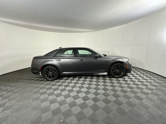Used 2019 Chrysler 300 S AWD/4WD image 5