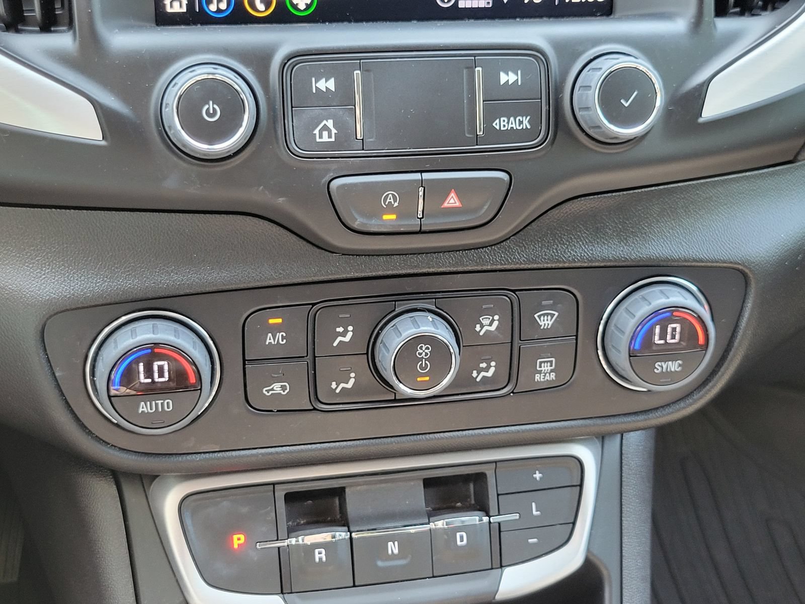 Used 2023 GMC Terrain SLT w/ LPO, Floor Liner Package AWD/4WD image 21
