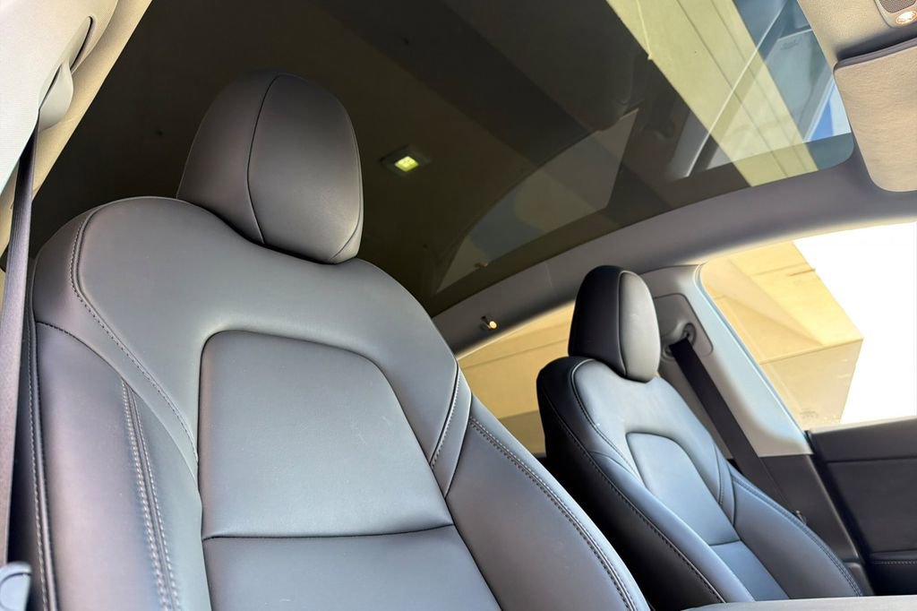 Used 2024 Tesla Model Y Long Range image 16
