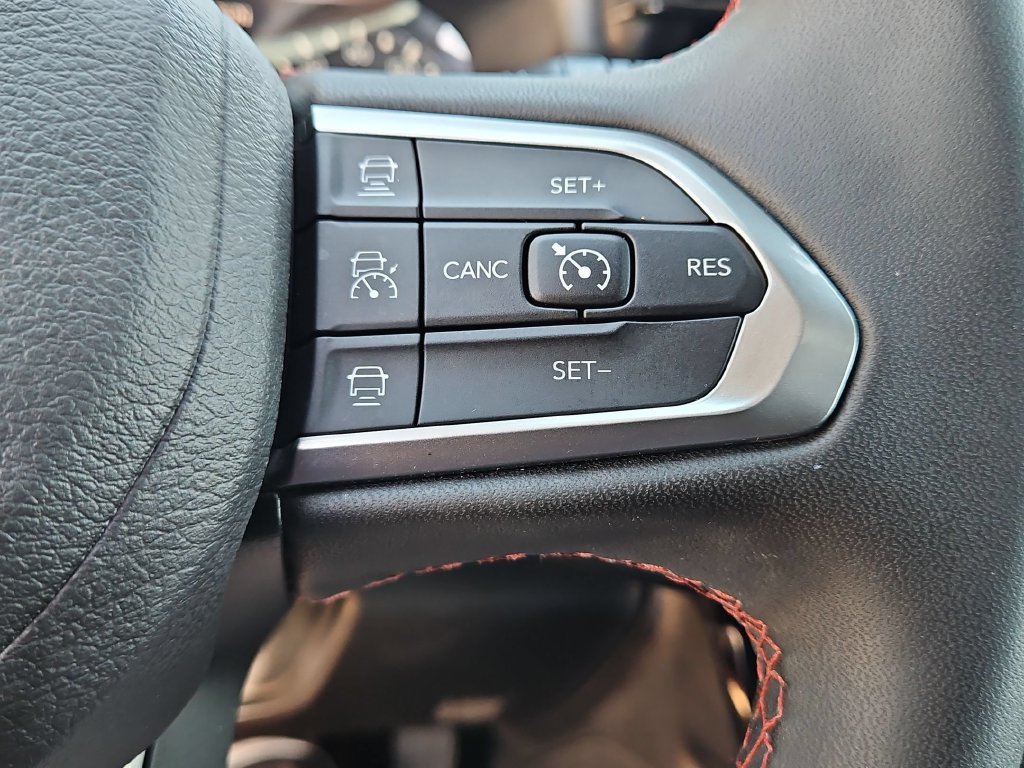 Used 2025 Jeep Compass Trailhawk AWD/4WD image 22