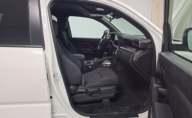 Used 2025 Toyota Tacoma SR5 AWD/4WD image 6