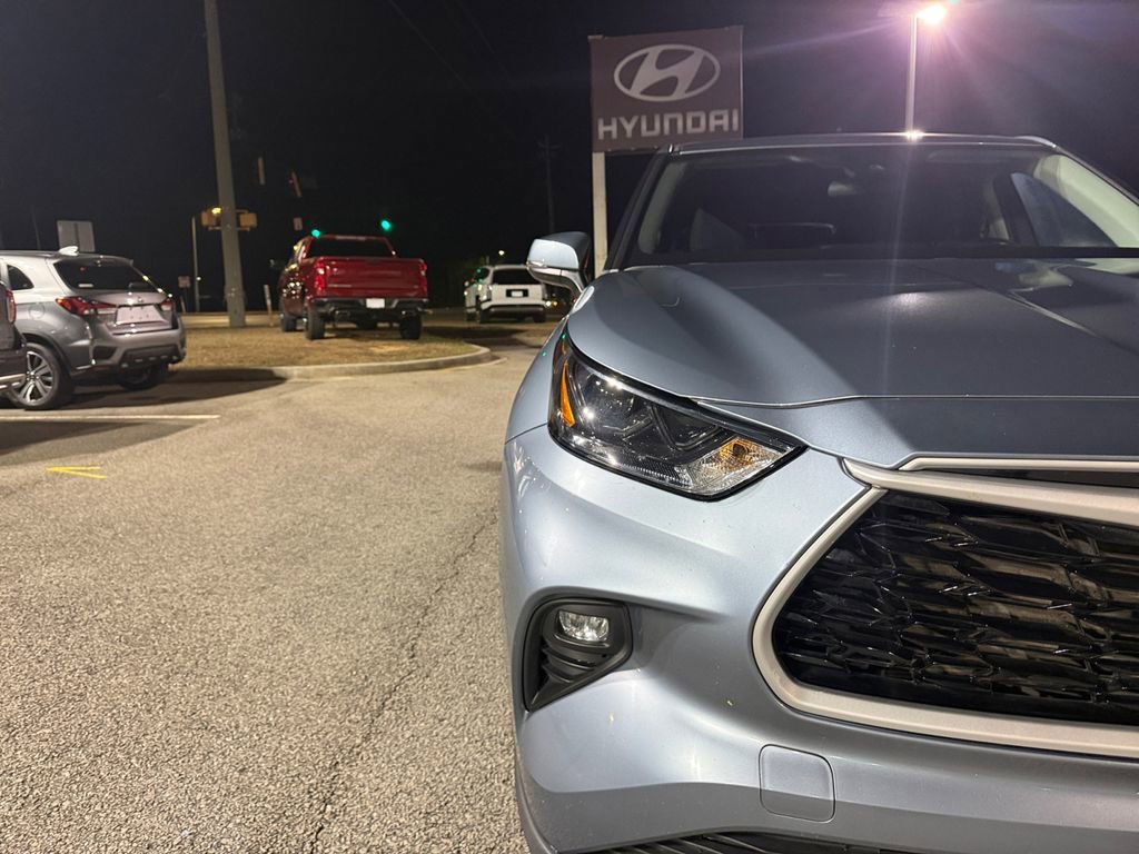 Used 2022 Toyota Highlander LE image 22