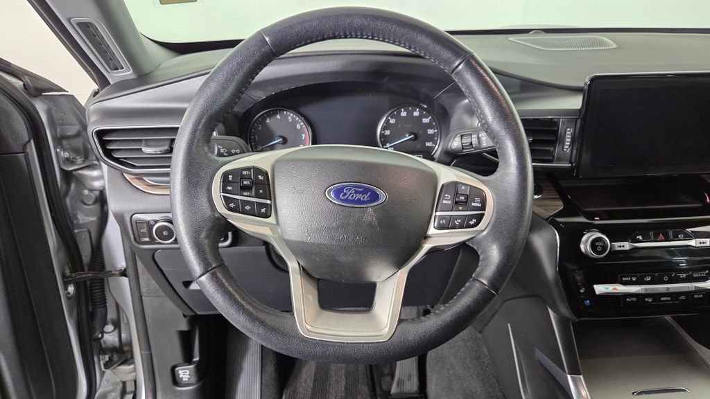 Used 2023 Ford Explorer Limited w/ Equipment Group 301A image 17