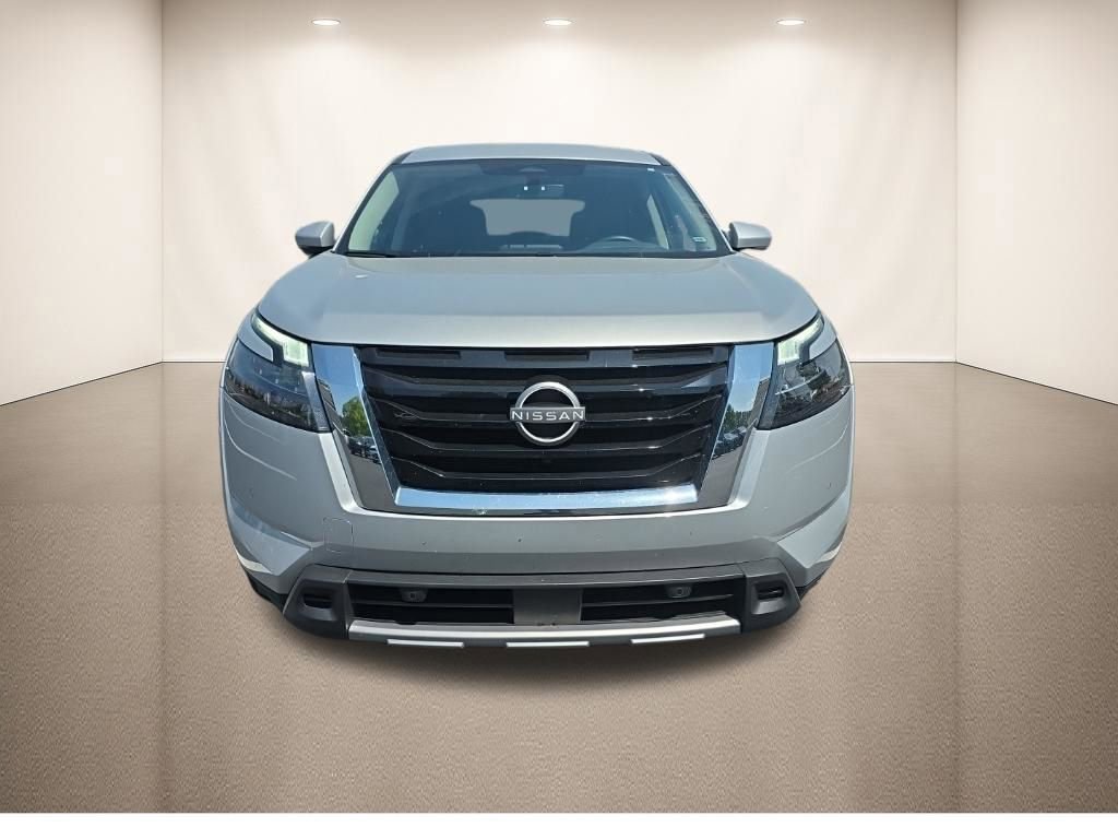 Used 2025 Nissan Pathfinder SL FWD image 16