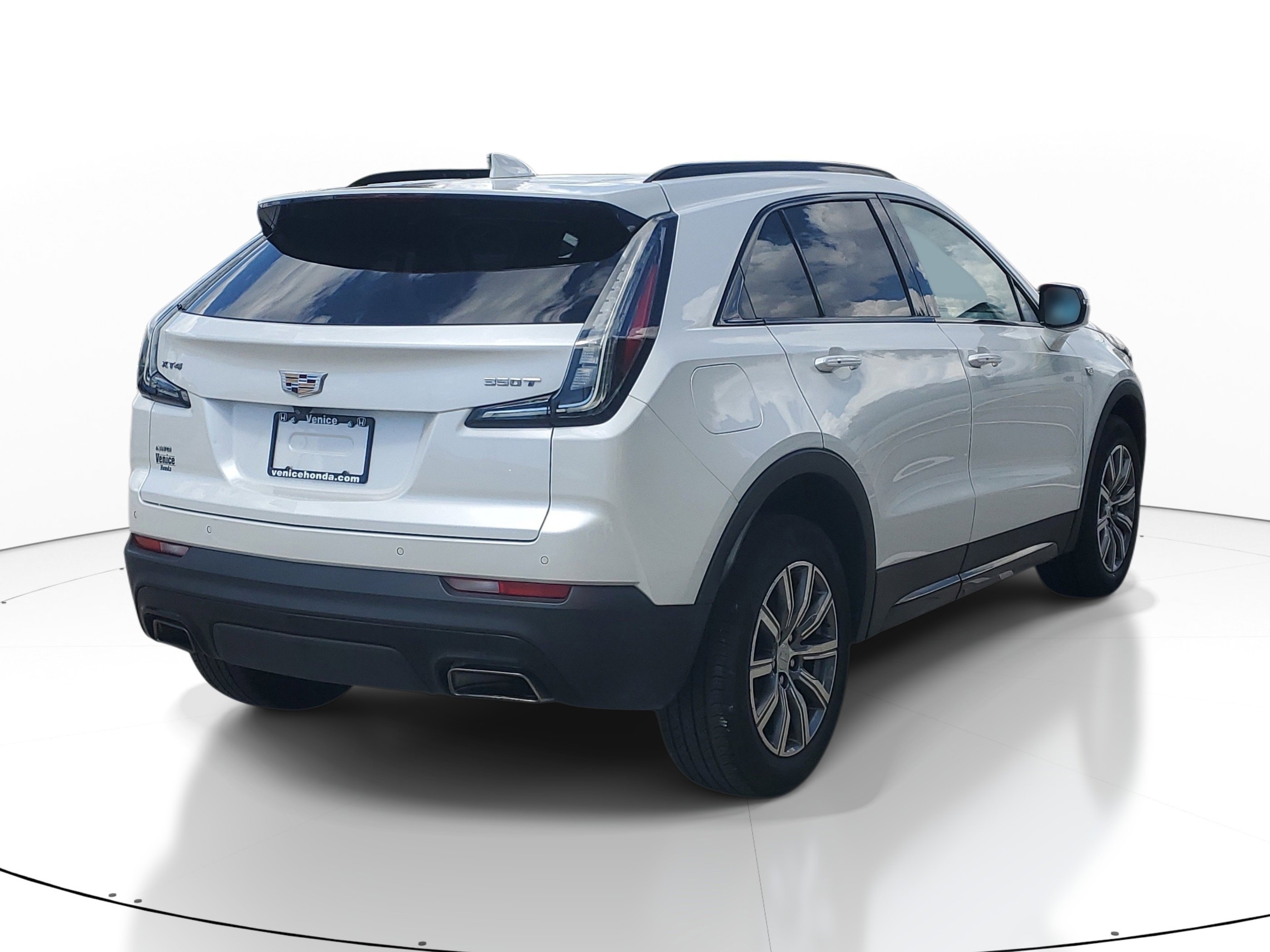 Used 2022 Cadillac XT4 Sport w/ Cold Weather Package image 5
