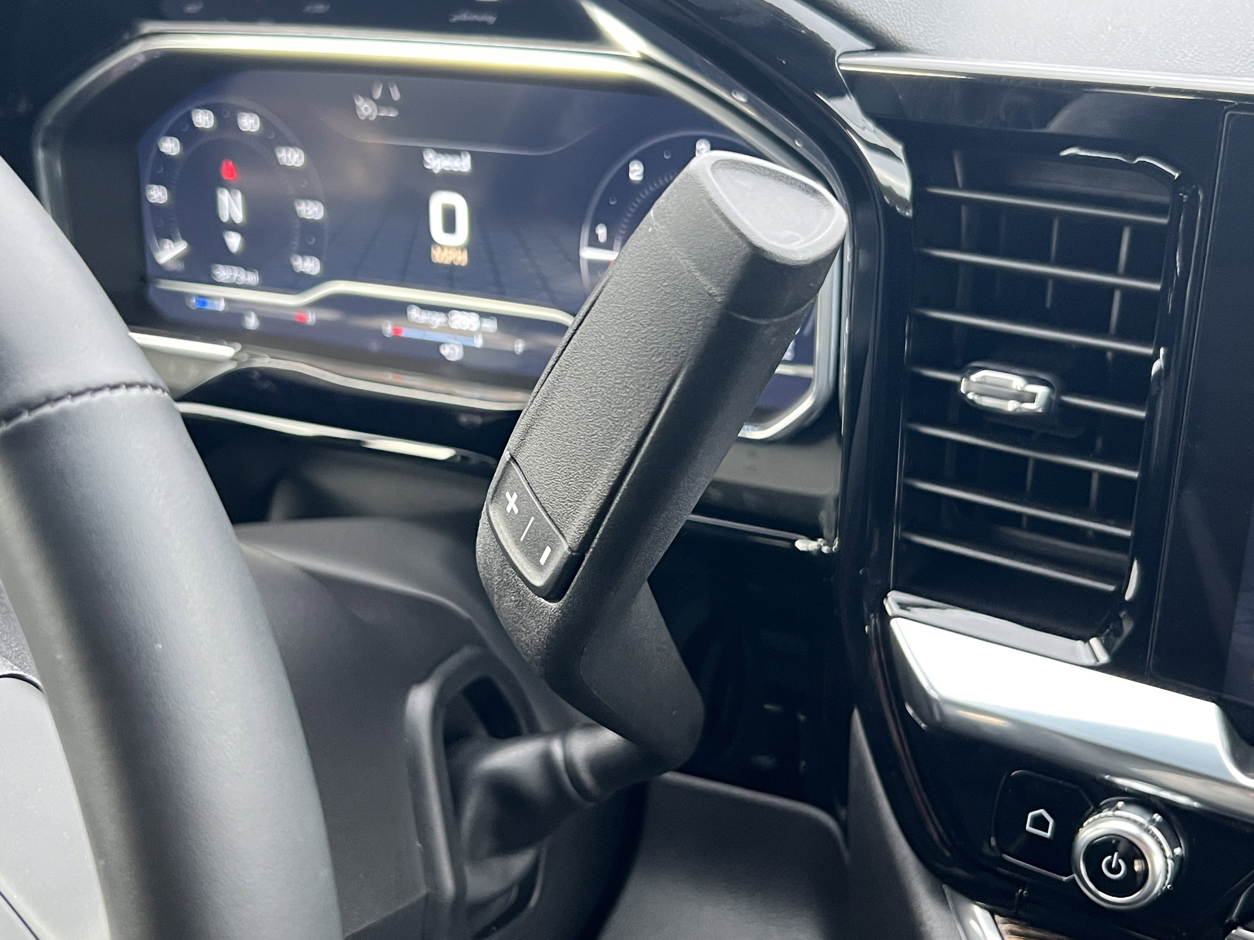 Used 2025 GMC Sierra 1500 Elevation image 30