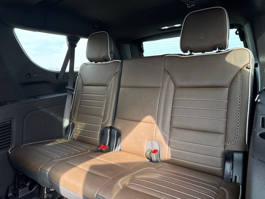 Used 2025 GMC Yukon XL Denali Ultimate w/ LPO, Floor Liner Package AWD/4WD image 37