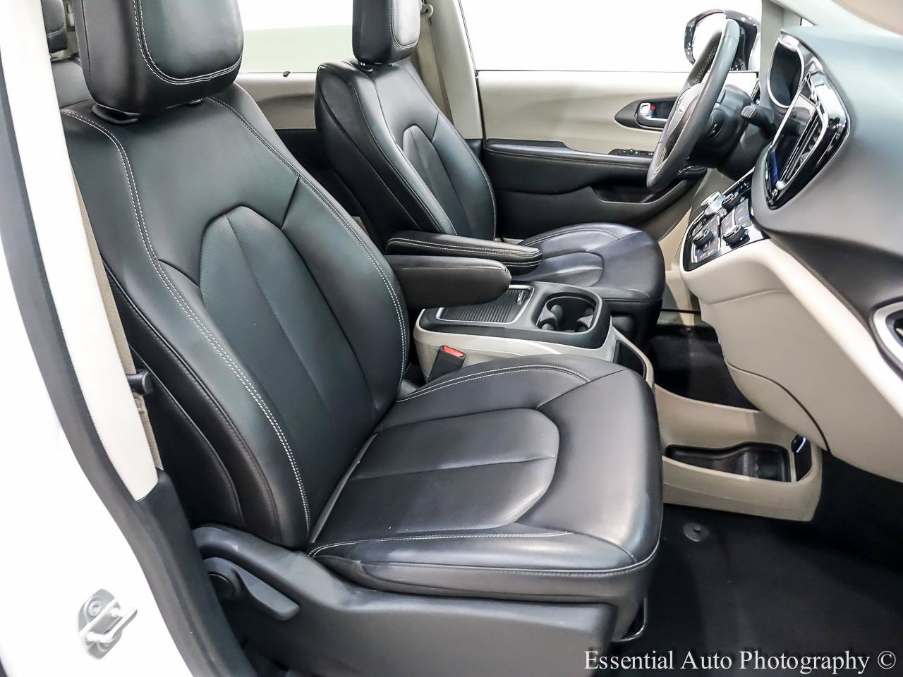 Used 2024 Chrysler Pacifica Touring-L FWD image 29