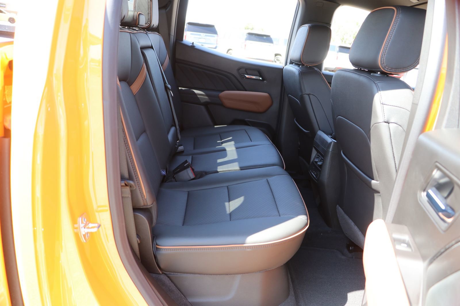 New 2025 GMC Canyon AT4 w/ AT4 Premium Package image 30