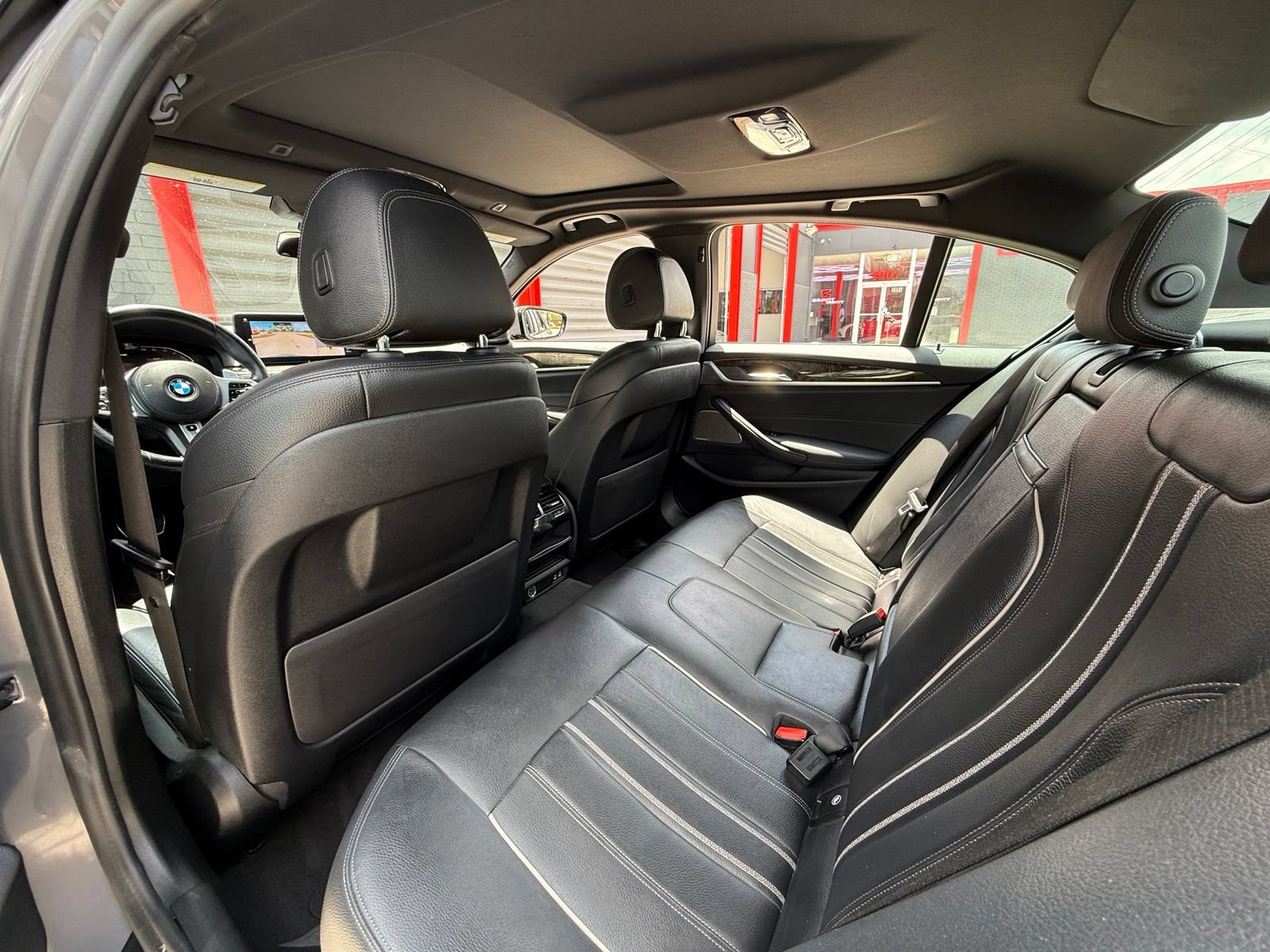 Used 2021 BMW 540i w/ M Sport Package RWD image 32