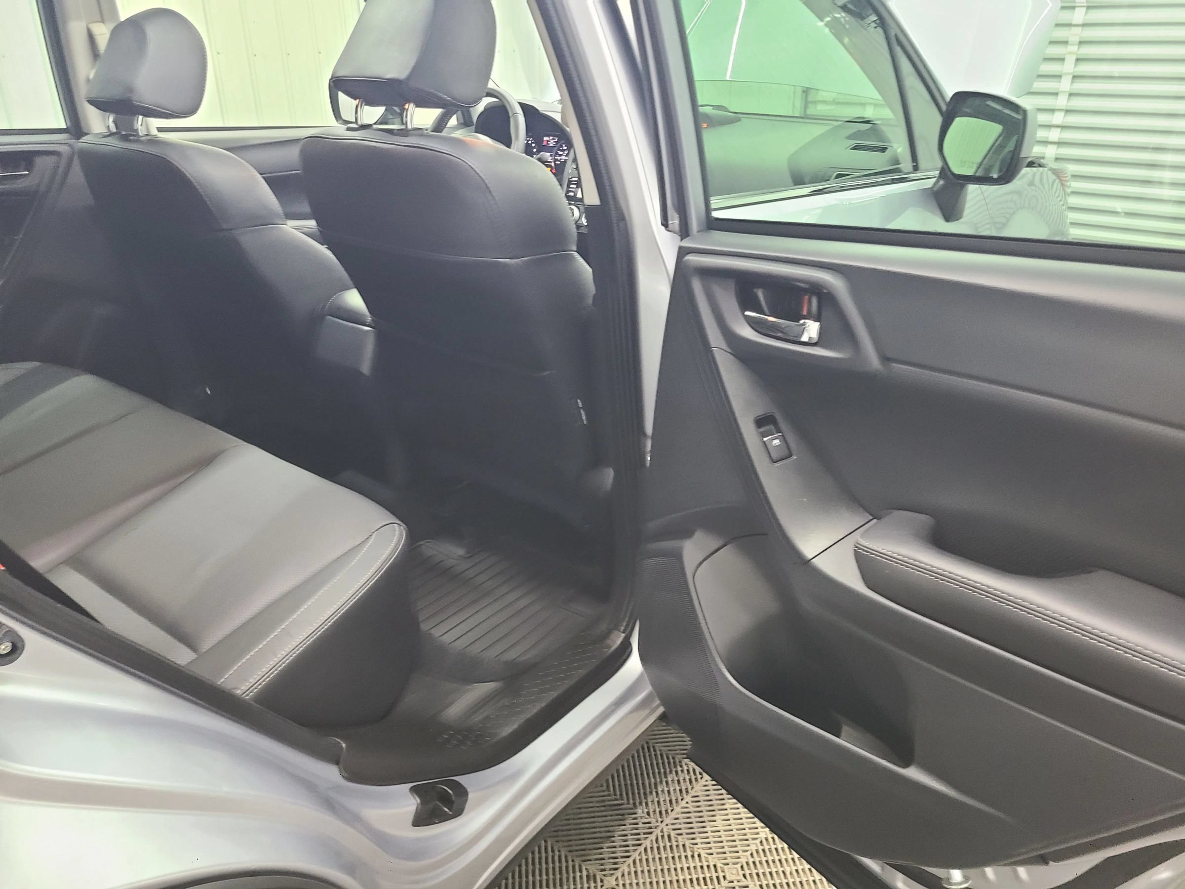 Used 2017 Subaru Forester 2.5i Limited AWD/4WD image 40