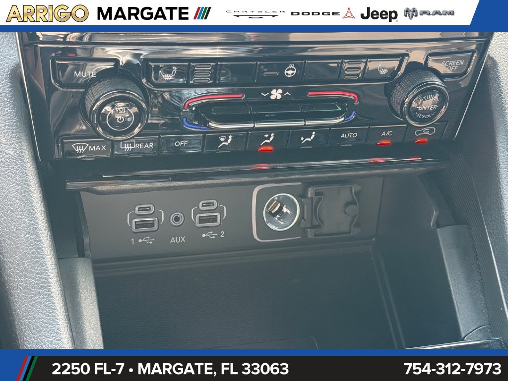 Used 2024 Jeep Grand Cherokee Altitude RWD image 28