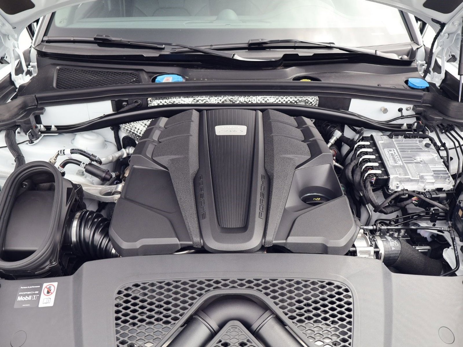 New 2026 Porsche Macan S AWD/4WD image 26