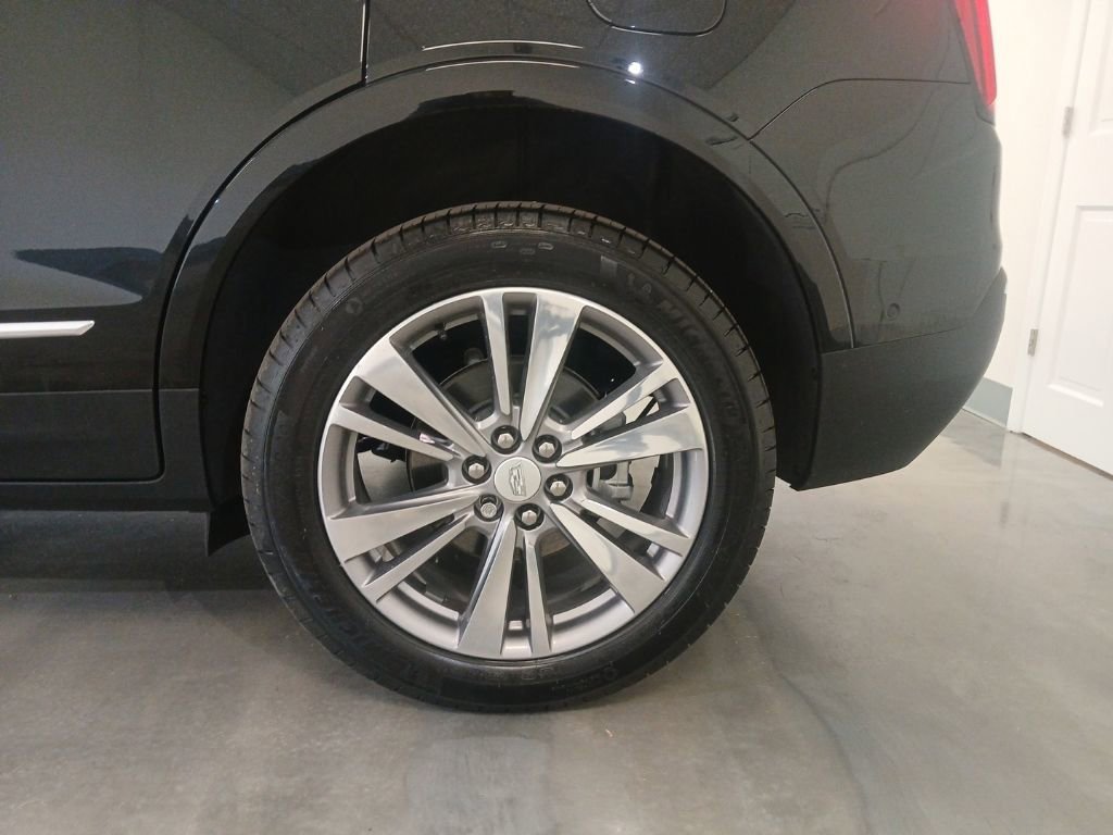 Used 2025 Cadillac XT5 Premium Luxury w/ Technology Package AWD/4WD image 18