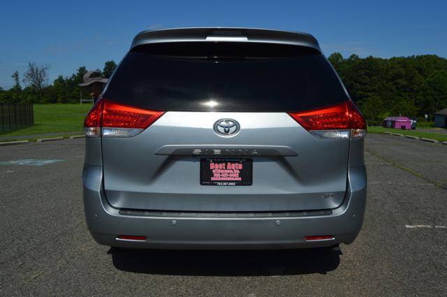 Used 2011 Toyota Sienna XLE w/ XLE Navigation Pkg FWD image 8