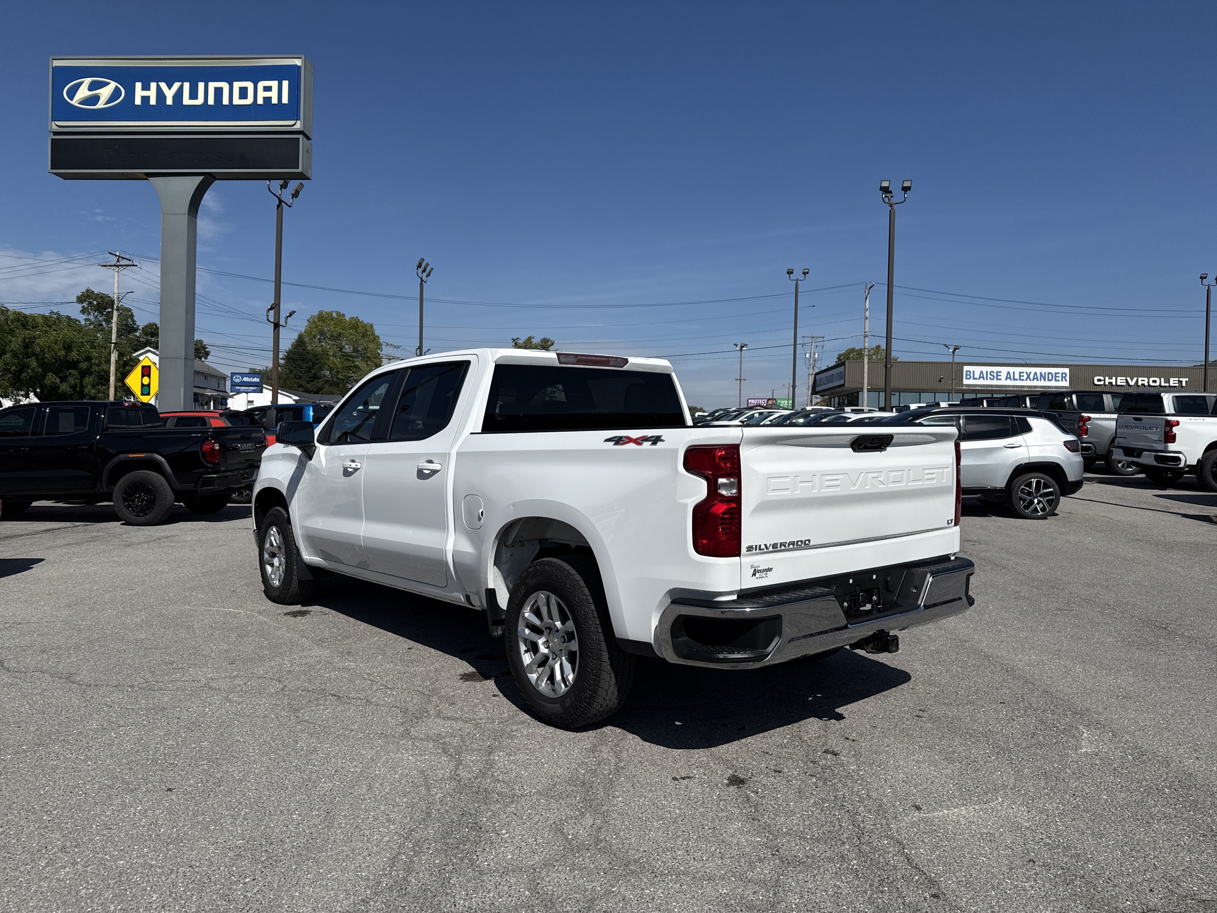 Used 2023 Chevrolet Silverado 1500 LT AWD/4WD image 6