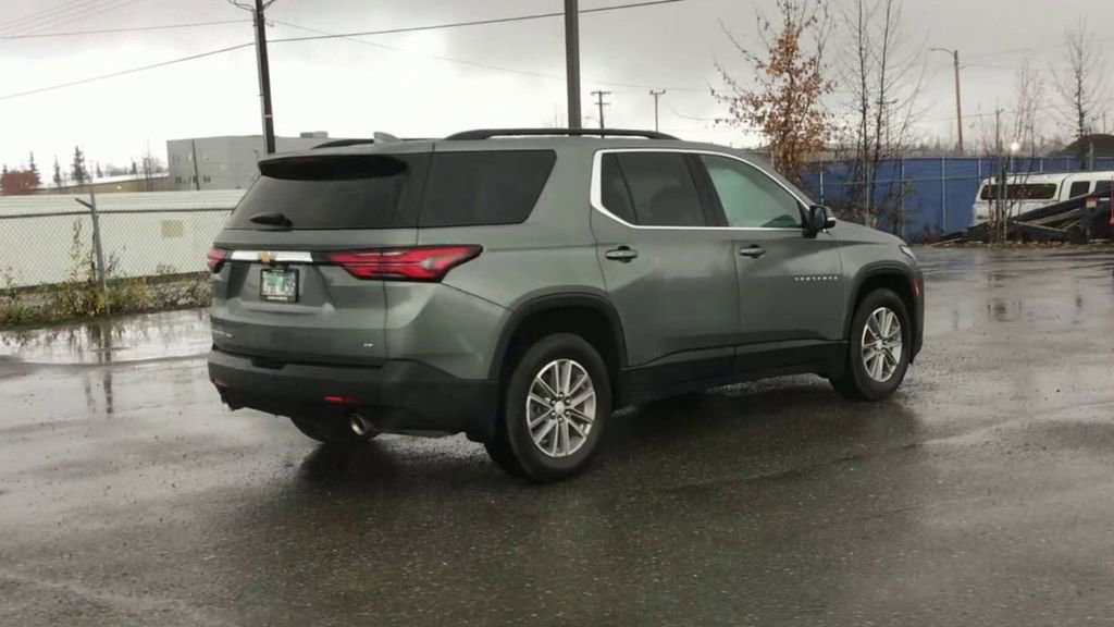 Used 2022 Chevrolet Traverse LT image 8