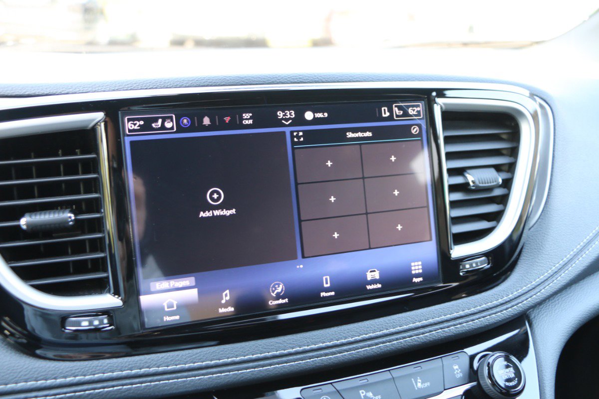 Used 2026 Chrysler Pacifica Select image 23