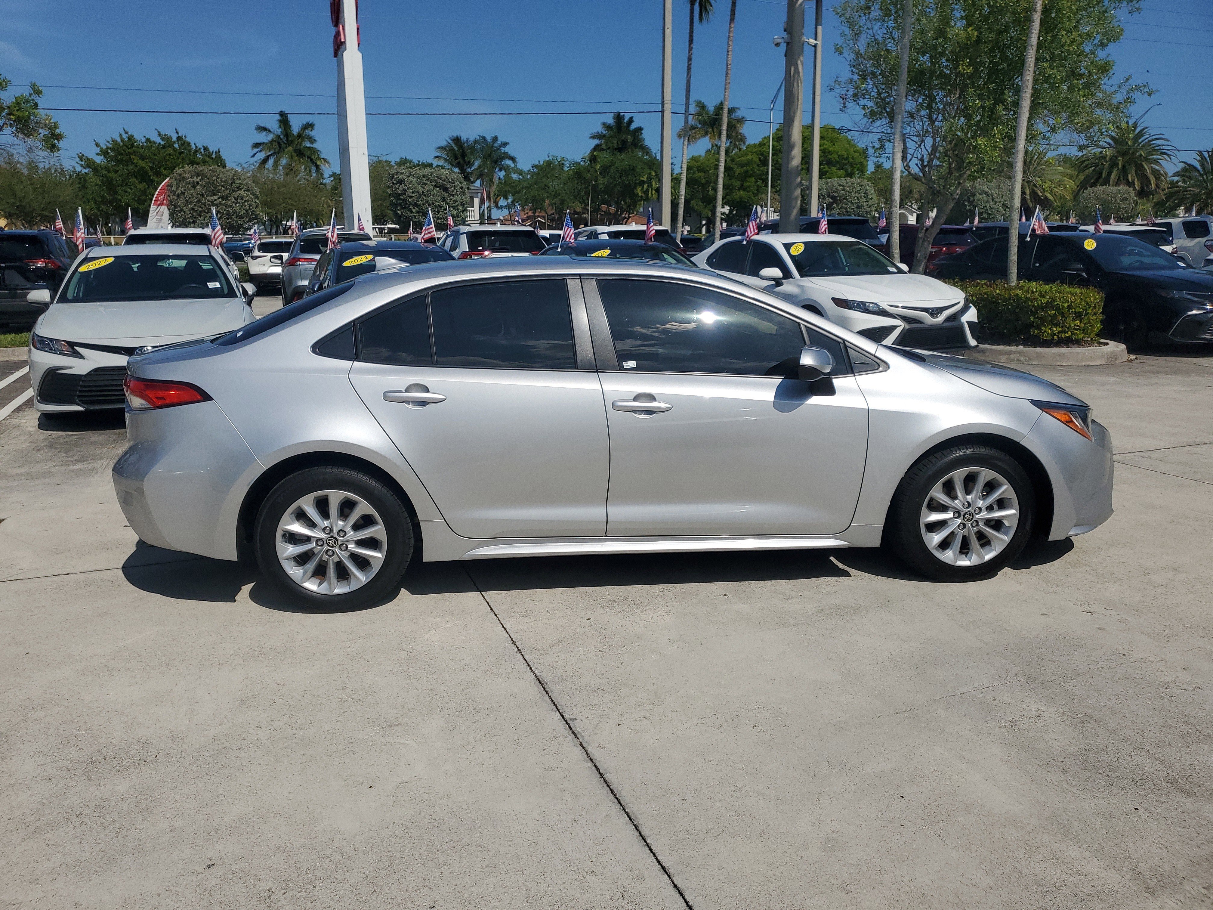Used 2022 Toyota Corolla LE w/ LE Premium Package FWD image 2