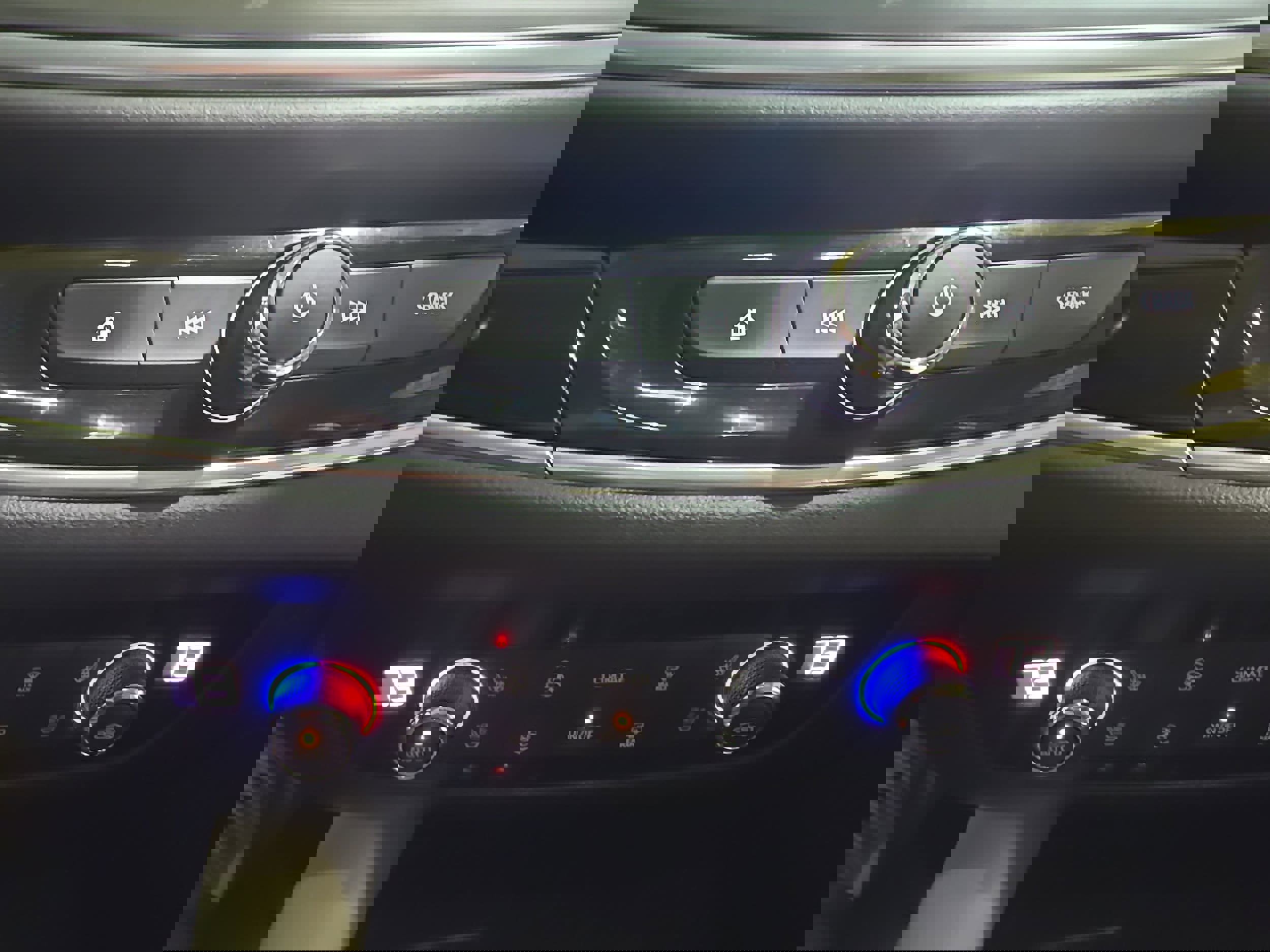 Used 2023 Buick Enclave Avenir w/ Avenir Technology Package image 18