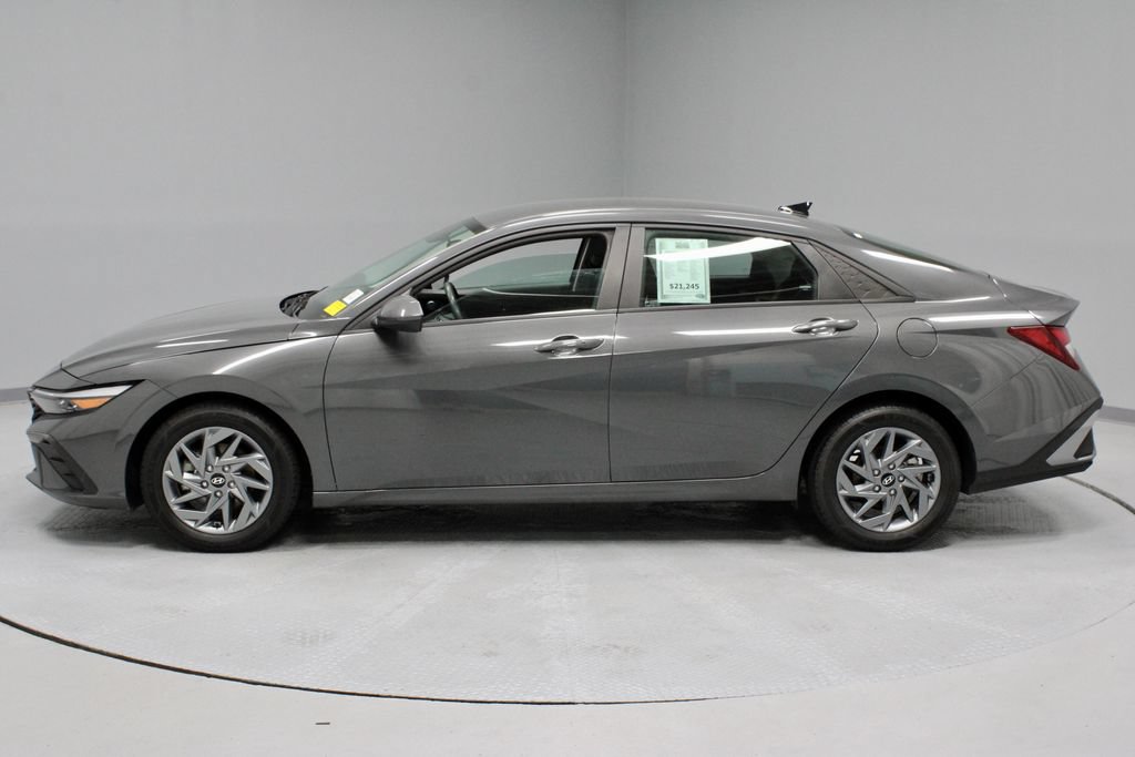 Used 2024 Hyundai Elantra SEL FWD image 10