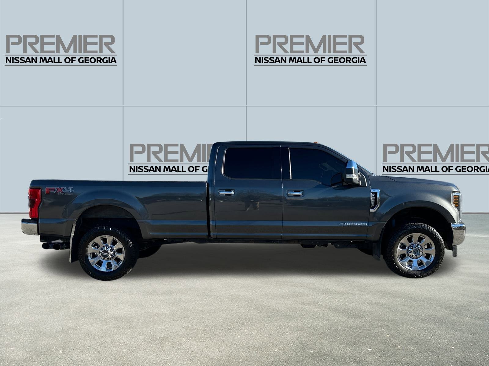 Used 2018 Ford F350 Lariat w/ Chrome Package image 4