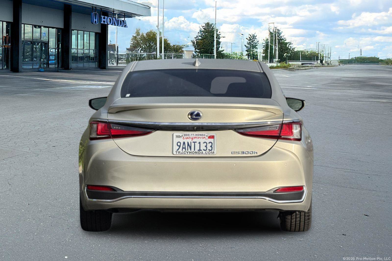 Used 2021 Lexus ES 300h w/ Accessory Package 2 image 7