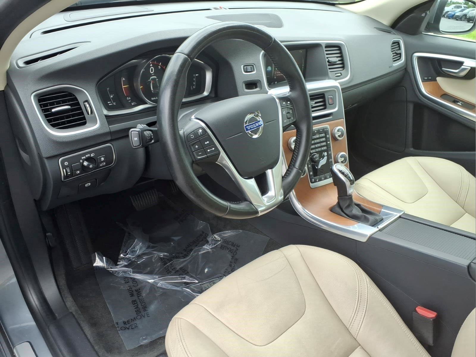 Used 2017 Volvo S60 T5 Inscription Platinum w/ Climate Package AWD/4WD image 22
