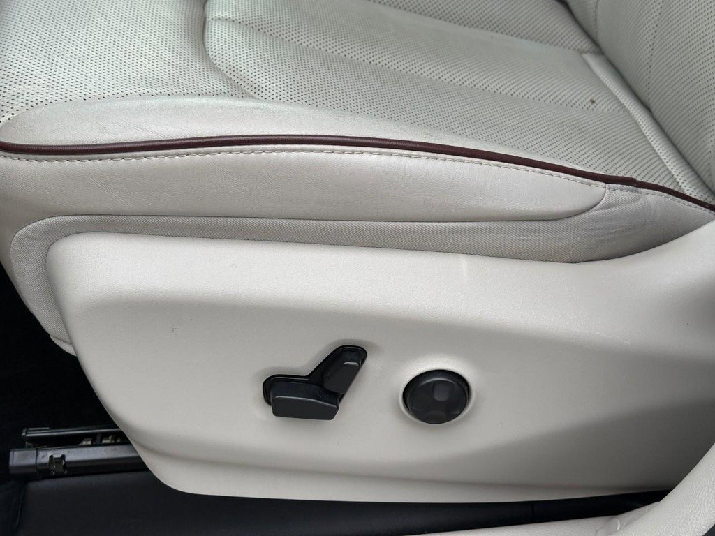 Used 2020 Chrysler Pacifica Limited image 19