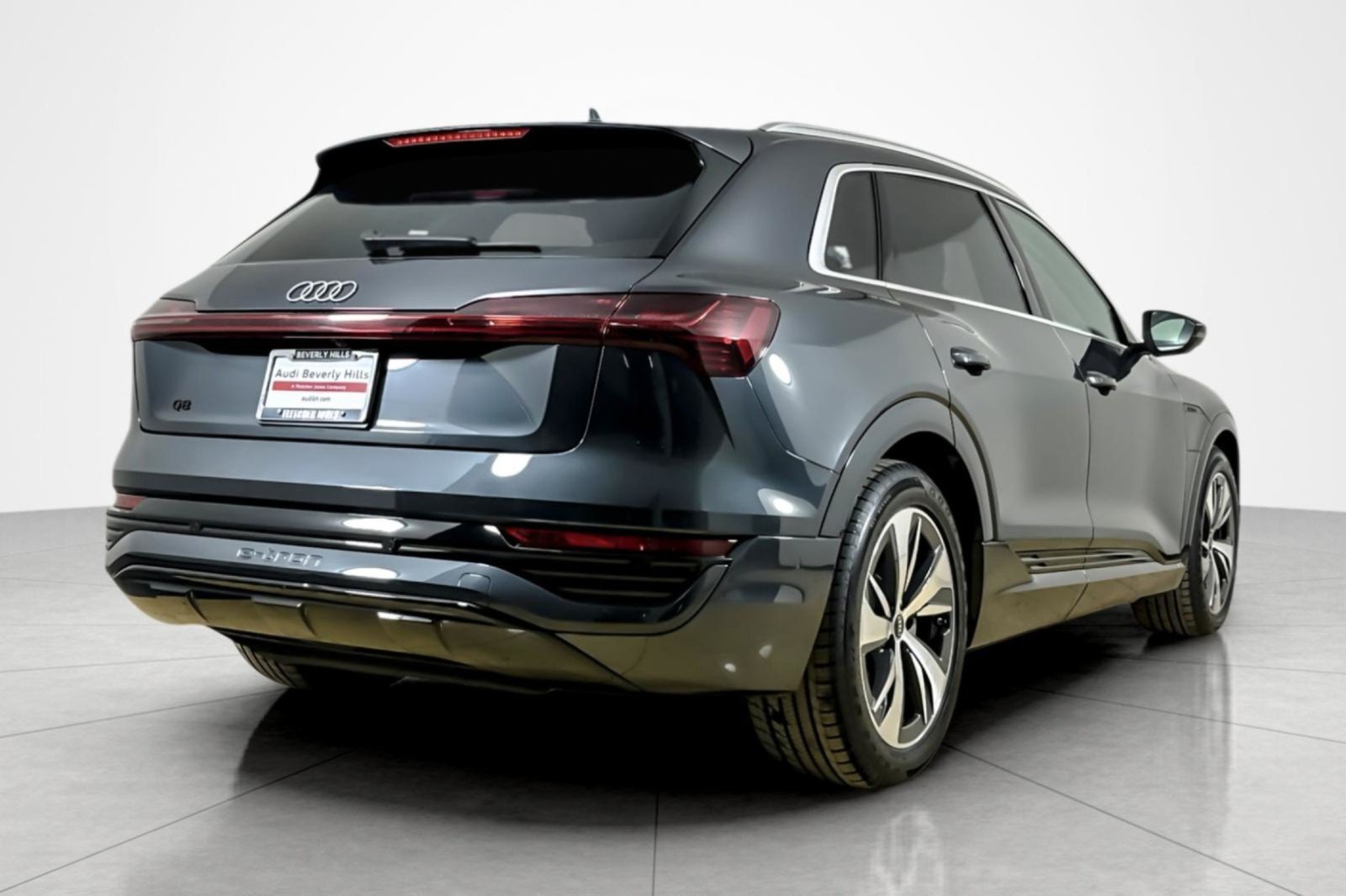 Used 2024 Audi Q8 e-tron Premium Plus w/ Premium Plus Package AWD/4WD image 5