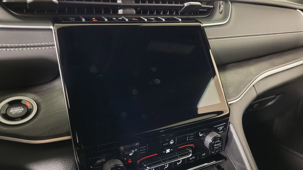 New 2025 Jeep Grand Cherokee Limited w/ Black Appearance Package image 22