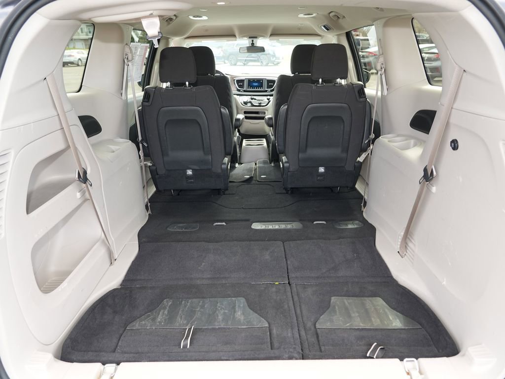 Used 2020 Chrysler Voyager LX FWD image 24