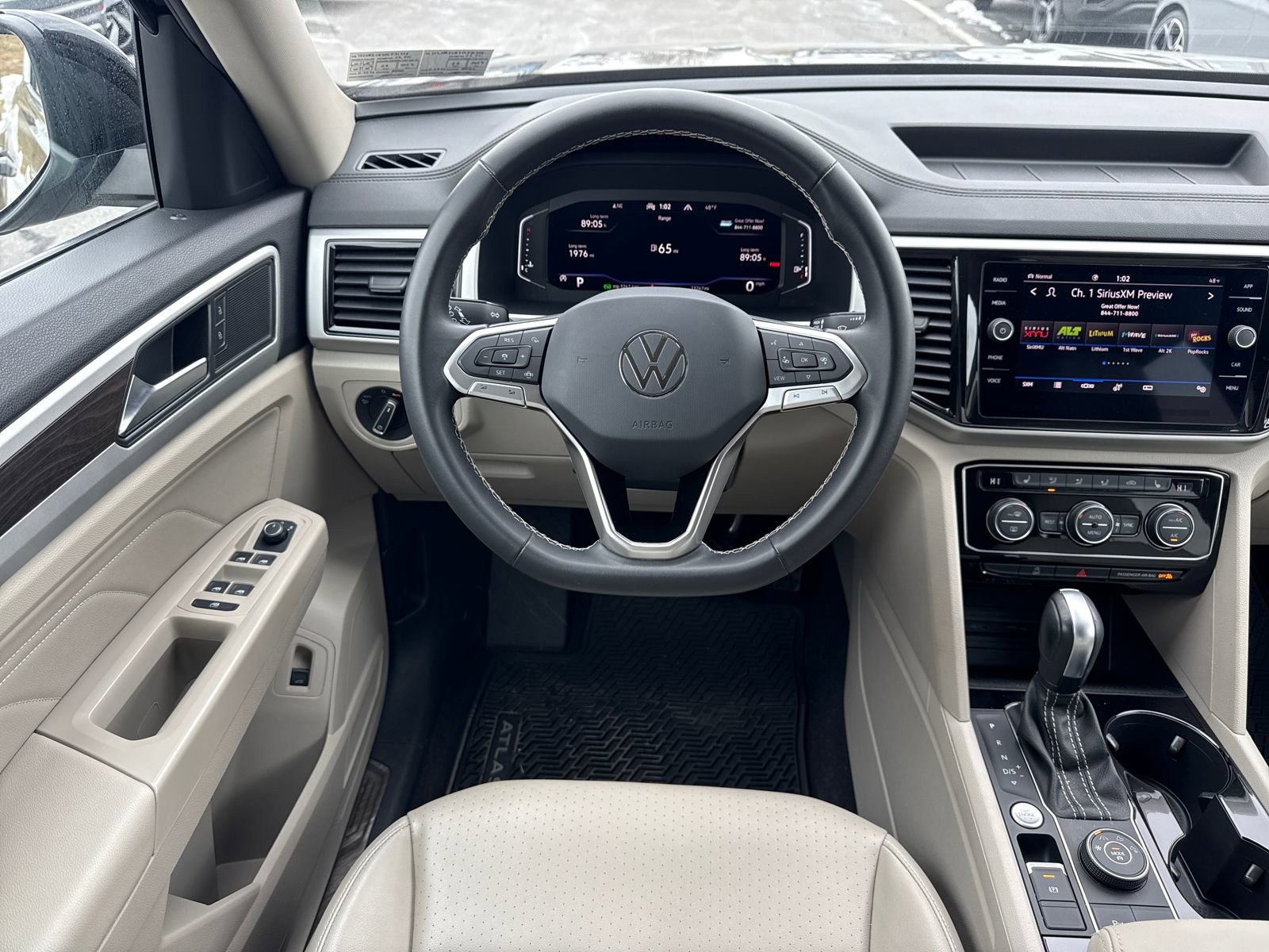 Certified 2023 Volkswagen Atlas SE w/ Black Wheel Package image 14