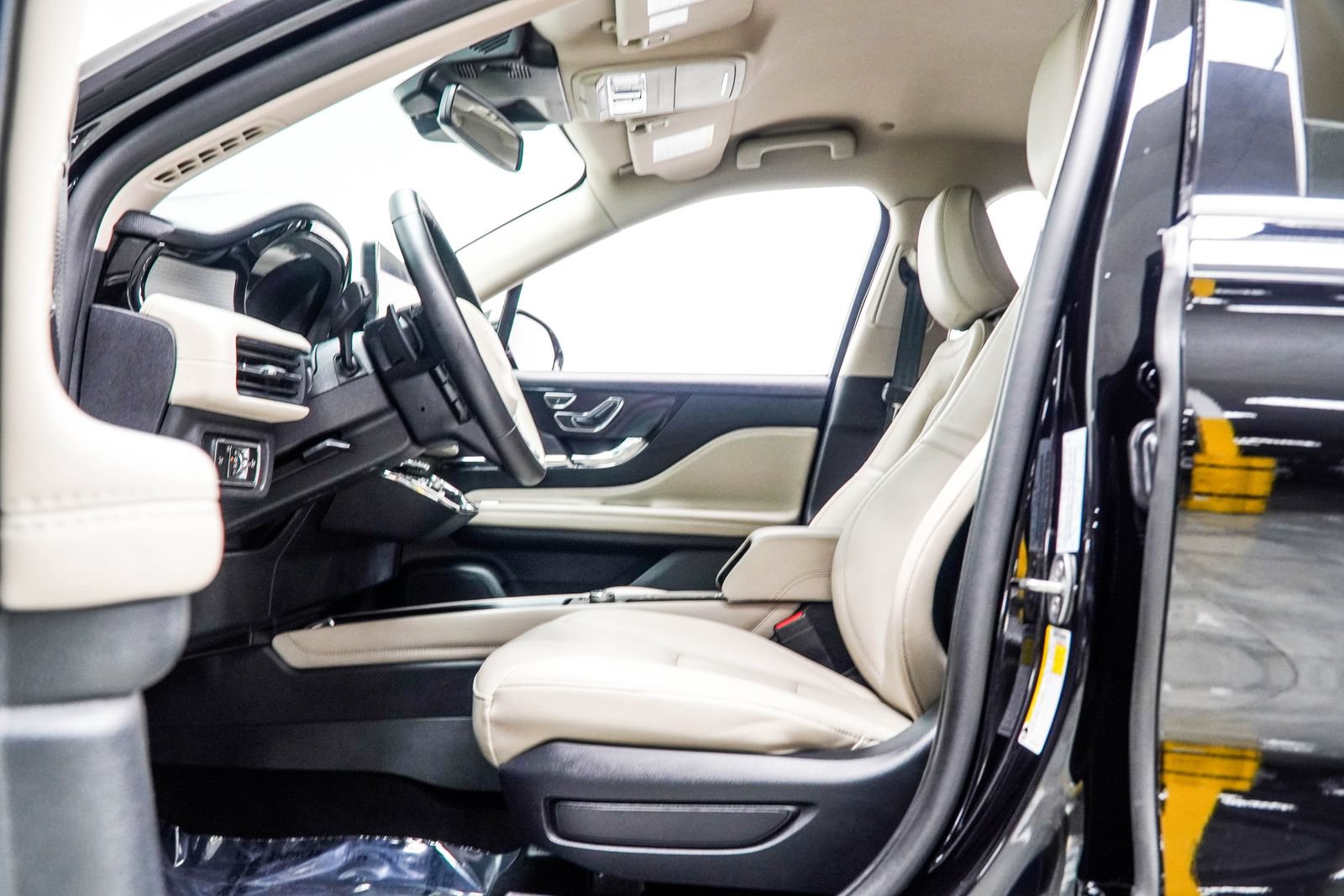 Used 2025 Lincoln Corsair AWD image 38