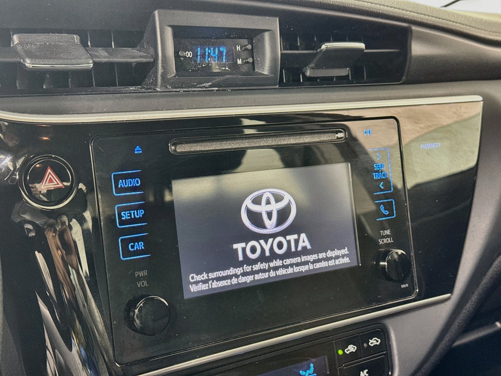 Used 2018 Toyota Corolla LE FWD image 12
