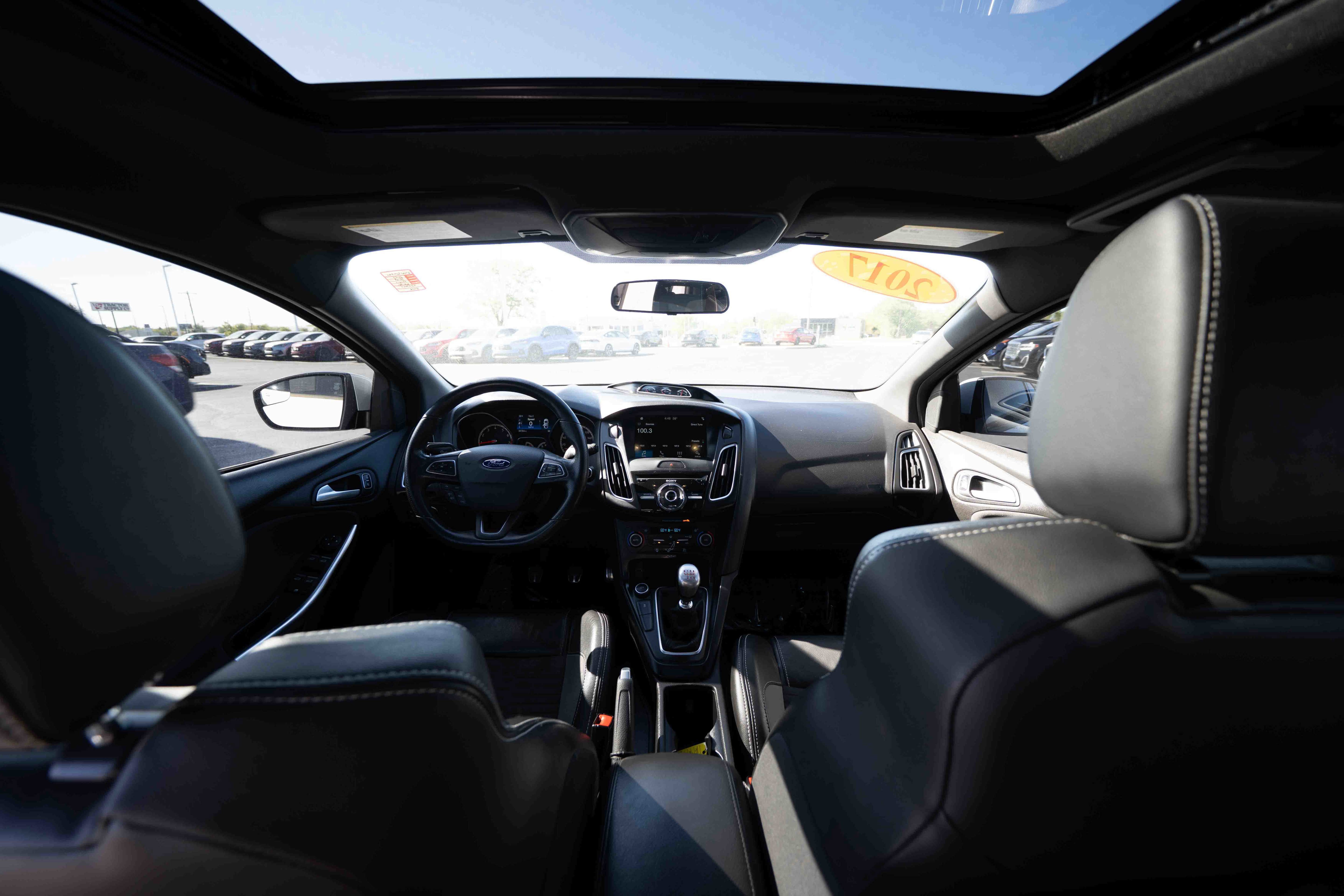 Used 2017 Ford Focus ST w/ Equipment Group 401A FWD image 19