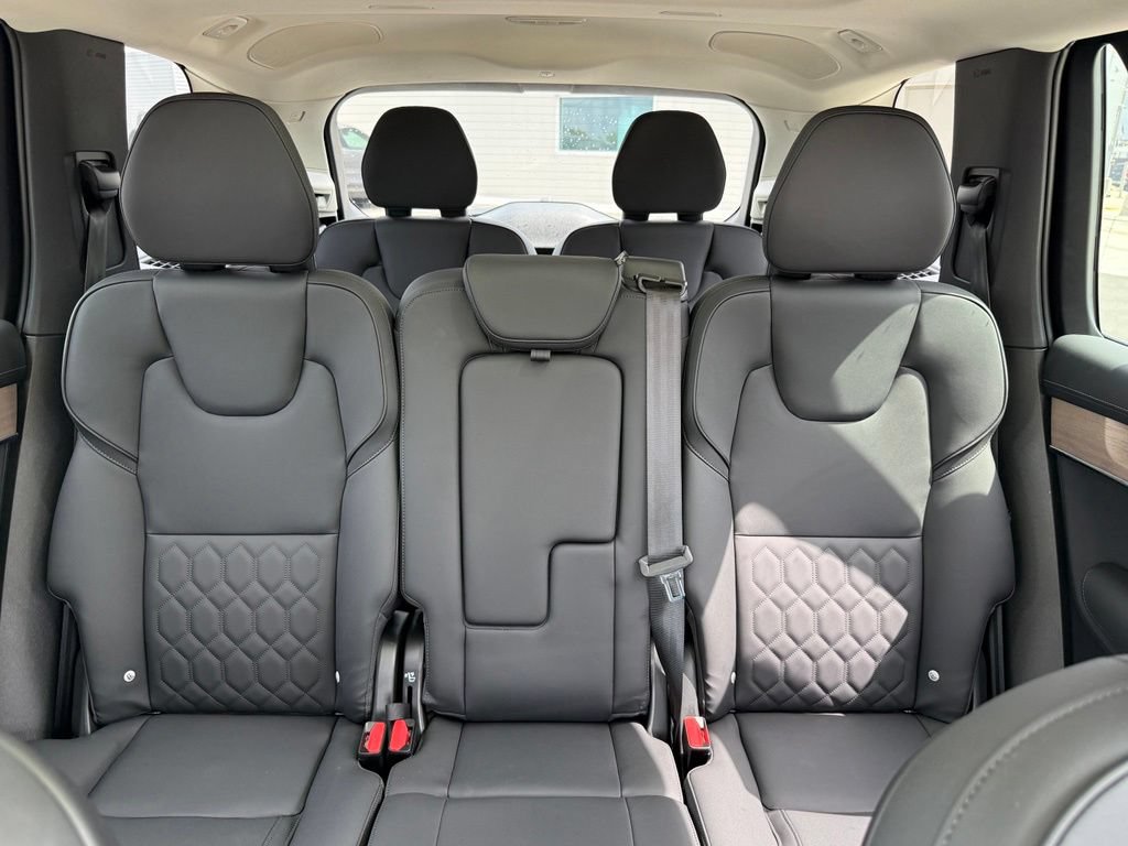 Used 2025 Volvo XC90 B5 Plus AWD/4WD image 36