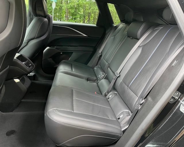 Used 2024 Cadillac Lyriq Luxury AWD/4WD image 15