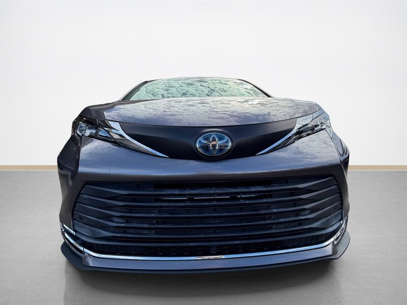 Used 2021 Toyota Sienna XLE w/ XLE Plus Package FWD image 9