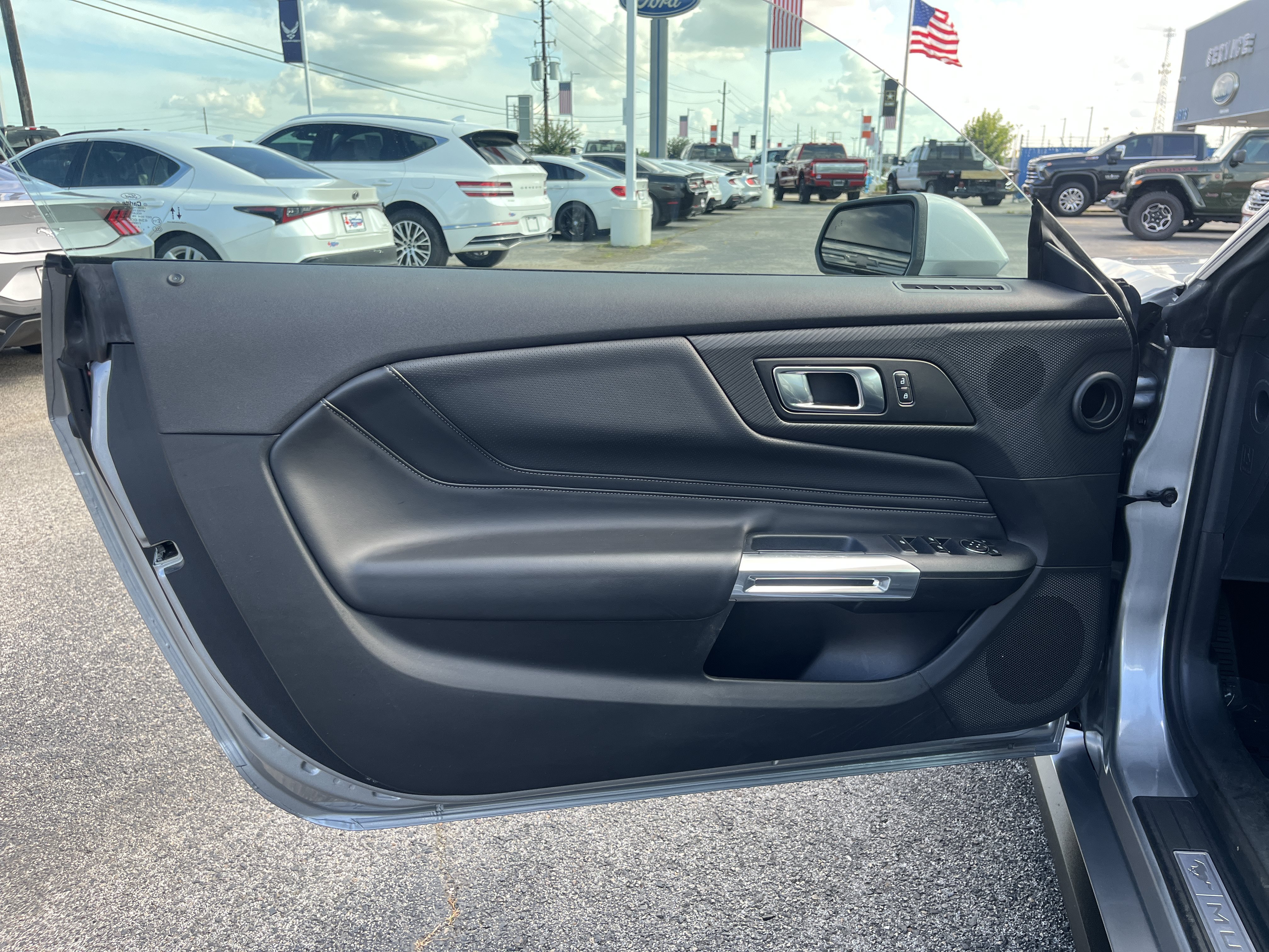 Used 2025 Ford Mustang Premium RWD image 11