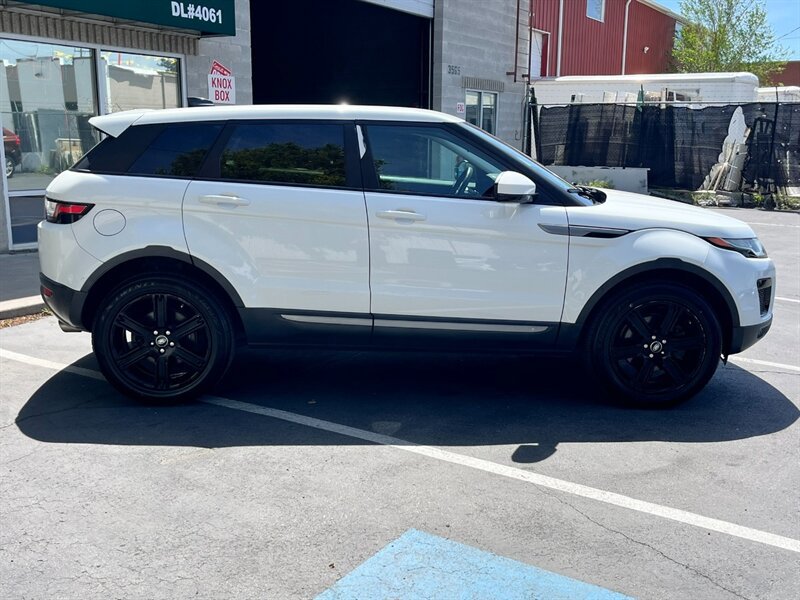 Used 2018 Land Rover Range Rover Evoque SE AWD/4WD image 9